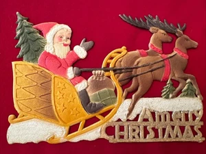 Vintage deutscher gestanzter geprägter Karton "A Merry Christmas" Weihnachtsmann und Rentier - Bild 1 von 11