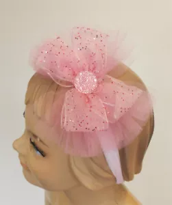NEU Kinder Kapers Little Bbay Mädchen Stirnband Einheitsgröße rosa glitzernde Glitzerschleife - Bild 1 von 1