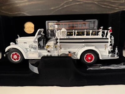 Yat Ming 1935 Mack Hannover PA Fire 1/24 - Image 1 of 4
