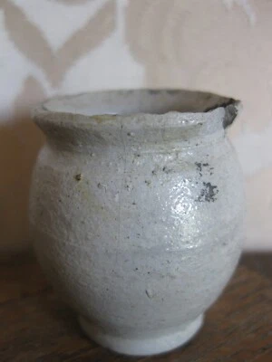 Ancien petit pot en grès   Alsace   16ème siècle ? - Photo 1/4