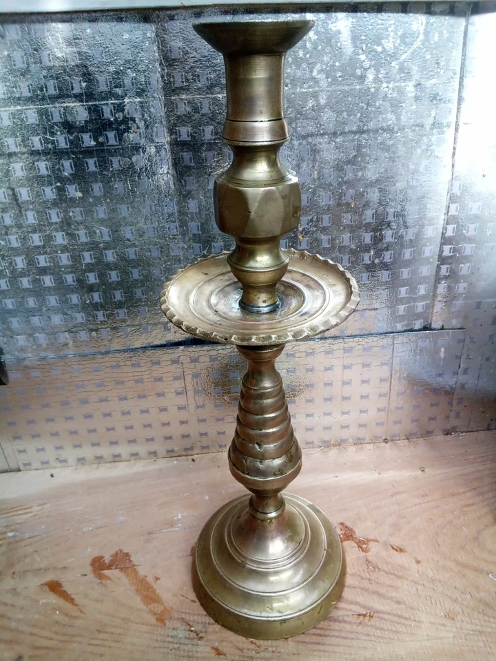 Ancien Grand Bougeoir En Bronze Erain  De 41 Cm Trés Belle Quaalité - Photo 1/1
