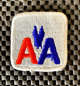 AMERICAN AIRLINES PLATA BORDADO COSER EN PARCHE PASAJERO AEROLÍNEA 2" X 2" NUEVO EN STOCK - Imagen 1 de 2