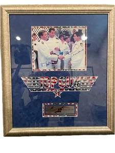 Tom Cruise und Val Kilmer signiert Top Gun gerahmtes Display - neuwertig - Bild 1 von 2