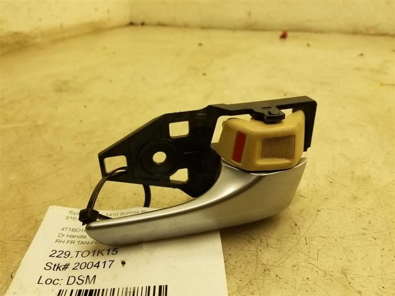 Toyota Camry 2015 lado del pasajero conjunto de manija de puerta interior delantera  Foto 1 de 4