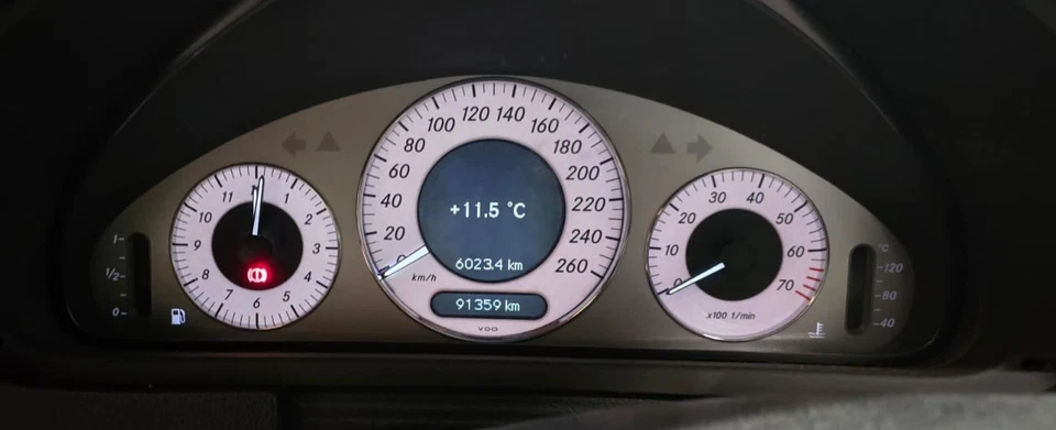 Cuadro de instrumentos deportivo de vanguardia convertible Mercedes-Benz CLK350 FABRICANTE DE EQUIPOS ORIGINALES Alemania Foto 1 de 3