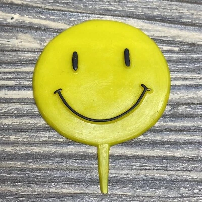 Vintage Cake Cupcake Decor Pick Yellow Smiley Face 2” - Imagem 1 de 2
