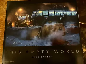 SIGNIERT Nick Brandt This Empty World Animals Farbfotos HC DJ - Bild 1 von 3
