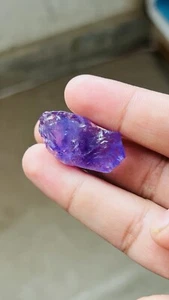 Natürlicher großer Amethyst grober Brocken, 41,15 Karat grober roher Amethyst, 32x18x13 mm. - Bild 1 von 4