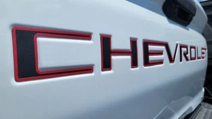 Tailgate raised matte letters compatible with CHEVROLET COLORADO 23 24 red outli - Bild 1 von 3