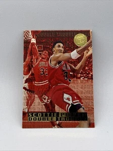 1995-96 Fleer Ultra Scottie Pippen Double Trouble Chicago Bulls Gold Medallion - Picture 1 of 2