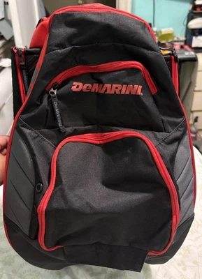Mochila de beisebol DeMarini Voodoo Rebirth Og bolsa esportiva softbol vermelha e preta em excelente estado usado - Imagem 1 de 4
