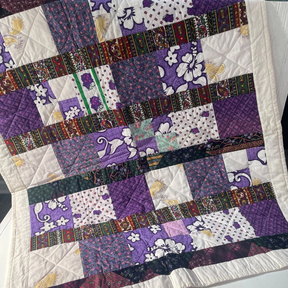 Manta acolchada hecha a mano para colgar en la pared/bebé 29'x36" en púrpura, blanco ~ ¡Encantadora! Foto 1 de 4