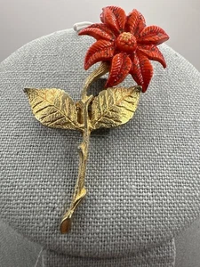 Vintage goldfarbene Blumenbrosche roter Weihnachtsstern Jungfrau Maria Medaille religiöse Anstecknadel - Bild 1 von 7