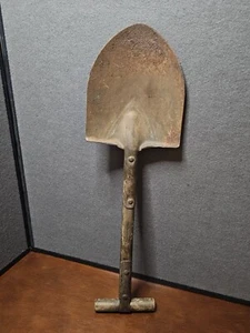 WW1 T Handle Trenching Shovel - Picture 1 of 7