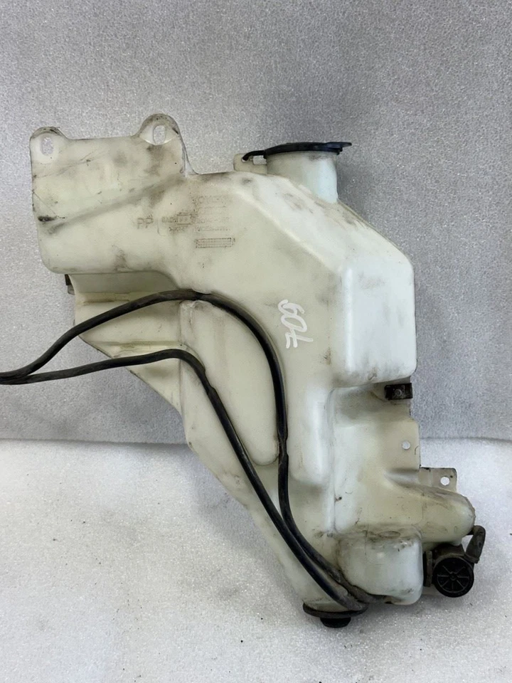 1991 1992 1993 1994 1995 1996 97 TOYOTA PREVIA WINDSHIELD WASHER FLUID RESERVOIR - Image 1 of 4