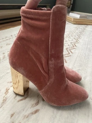 Botas ALDO Terciopelo Tacón al Tobillo - Rosa Con Tacón Dorado Talla 9 - Defecto en el Interior Foto 1 de 4