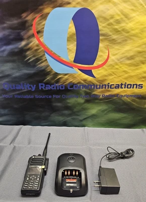 Motorola MotoTRBO XPR7550e UHF 403-512MHz Two Way Radio AAH56RDN9RA1AN w Charger - Image 1 of 4