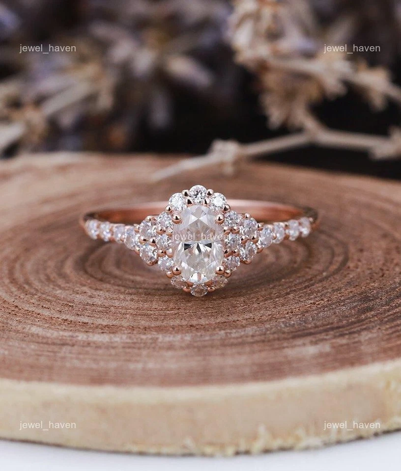 Anillo solitario de moda de mujer de diamantes cultivados en laboratorio corte brillante de oro rosa de 14 quilates Foto 1 de 4