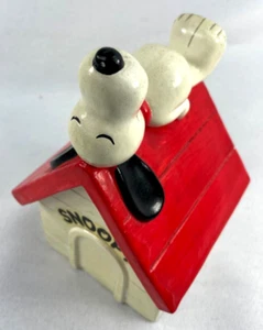 VTG Peanuts Snoopy Bank Dog House 7" Tall Vintage - Picture 1 of 9