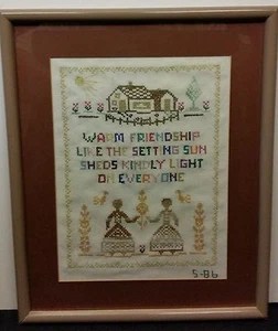"Kreuzstich Sampler datiert 5 86 Warme Freundschaft & der Untergang Sonne gerahmt 14""x17" - Bild 1 von 4