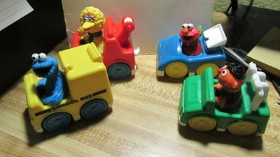 JUEGO DE 4 COCHES CALLEJEROS SÉSAMO TYCO PLAYTIME 1993 BIG BIRD, ERNIE, ELMO, COOKIE Foto 1 de 4