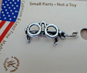 Gafas de sol amarillas móviles 3D 15x23 mm con dije de plata de ley - Imagen 1 de 3