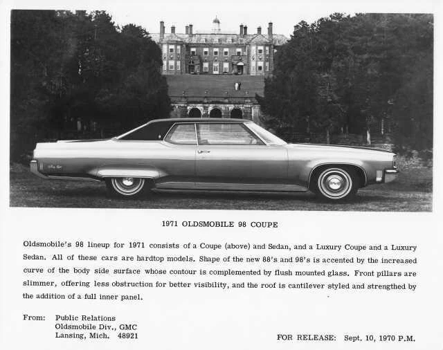 1971 Oldsmobile 98 Coupe Press Photo 0184 - Image 1 of 1