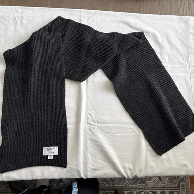 Bufanda de cachemir J Press gris carbón Foto 1 de 4