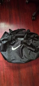 Nike Deep Black Duffel Gym Bag RN 56323 100%Nylon ×2 shoulder strap. - Picture 1 of 4
