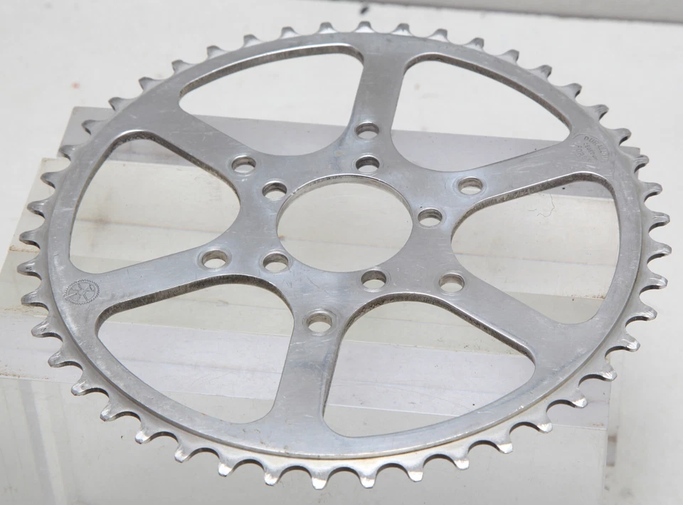 PLATO EXTERIOR CICLOTURISTA TA 50T 3/32 pulgadas 5 pines ligeramente usado Foto 1 de 1