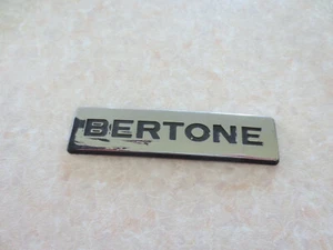Original BERTONE plastic badge / emblem / /- - -- -------- - Imagen 1 de 5