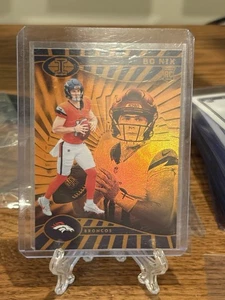 2024 Panini Illusioni - Bo Nix #22 Trofeo Collezione Arancione (RC) - Foto 1 di 2