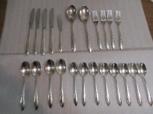 1847 ROGERS SPRINGTIME FLATWARE SPOONS KNIVES DINNER FORKS LOT OF 23 - Picture 1 of 12