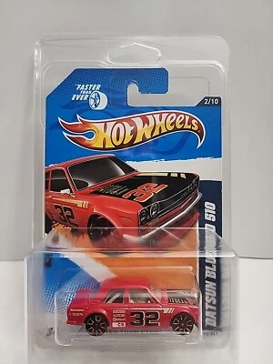 Hot Wheels Datsun Bluebird 510 más rápido que nunca 2012 rojo con estuche protector 1/64 Foto 1 de 4