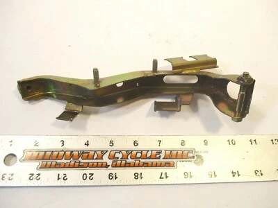 SYM JET EURO X 50CC HEADLIGHT HEAD LIGHT STAY BRACKET 64315-T6R-000 SCOOTER kc - Image 1 of 4