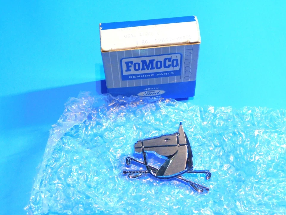 Ford Country Squire 1965 emblema insignia caballo pony guardabarros nuevo OEM C5AZ-16728-E Foto 1 de 3