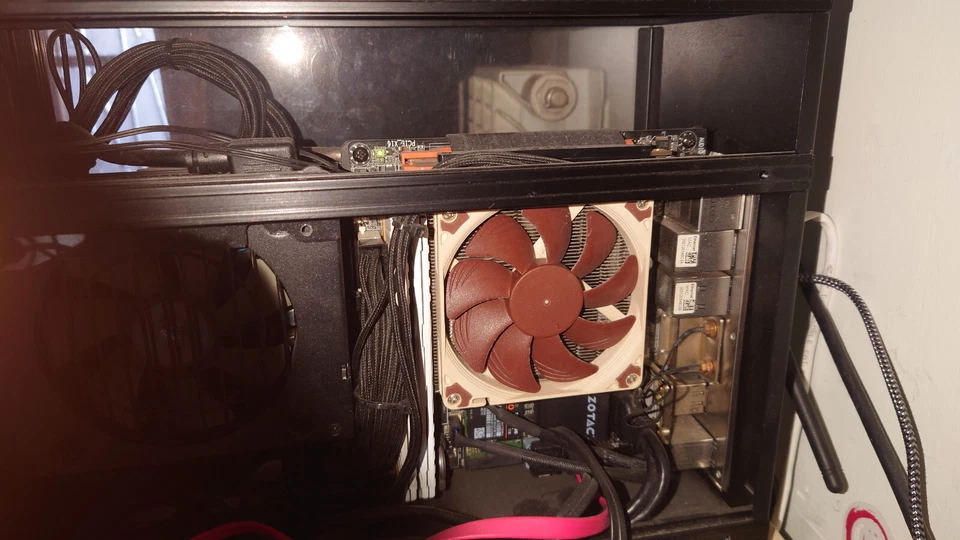 Zotac H87-ITX Foto 1 de 1