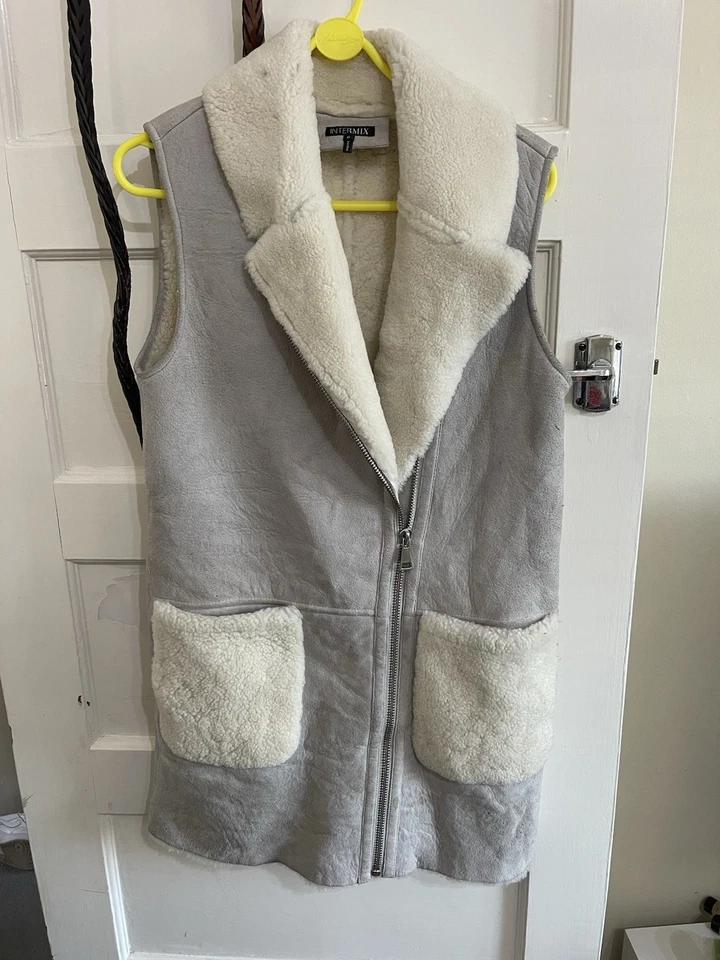 Chaleco largo de invierno Intermix 100 % piel de cordero Foto 1 de 4