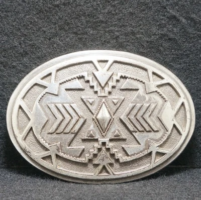 WJ15123 GOOD VINTAGE 1970s **AZTEC** ABSTRACT ARTWORK UNISEX PEWTER BELT BUCKLE - Image 1 of 2