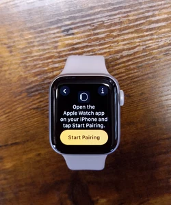 Apple Watch Series 6 Argent 40mm Débloqué Bracelet Beige Prêt à Paire - Photo 1 sur 5