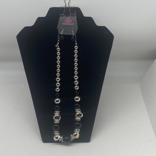 VETEMENTS Collana Paparazzi Gioielli Hollywood Alta Macchia Nera Articolo 141