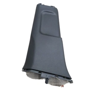Volkswagen Jetta GLI 2011-2017 FABRICANTE DE EQUIPOS ORIGINALES lado izquierdo inferior pilar B cubierta de borde - Imagen 1 de 6