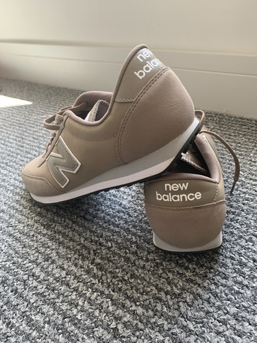 Scarpe da ginnastica New Balance UK 9.5 indossate solo una volta acquistate da Vinted taglia inadatta