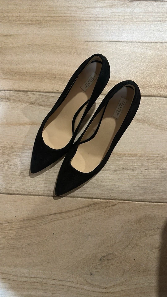 Zapatos de salón clásicos Cole Haan Vandam de gamuza negros punta de gatito tacón Foto 1 de 4