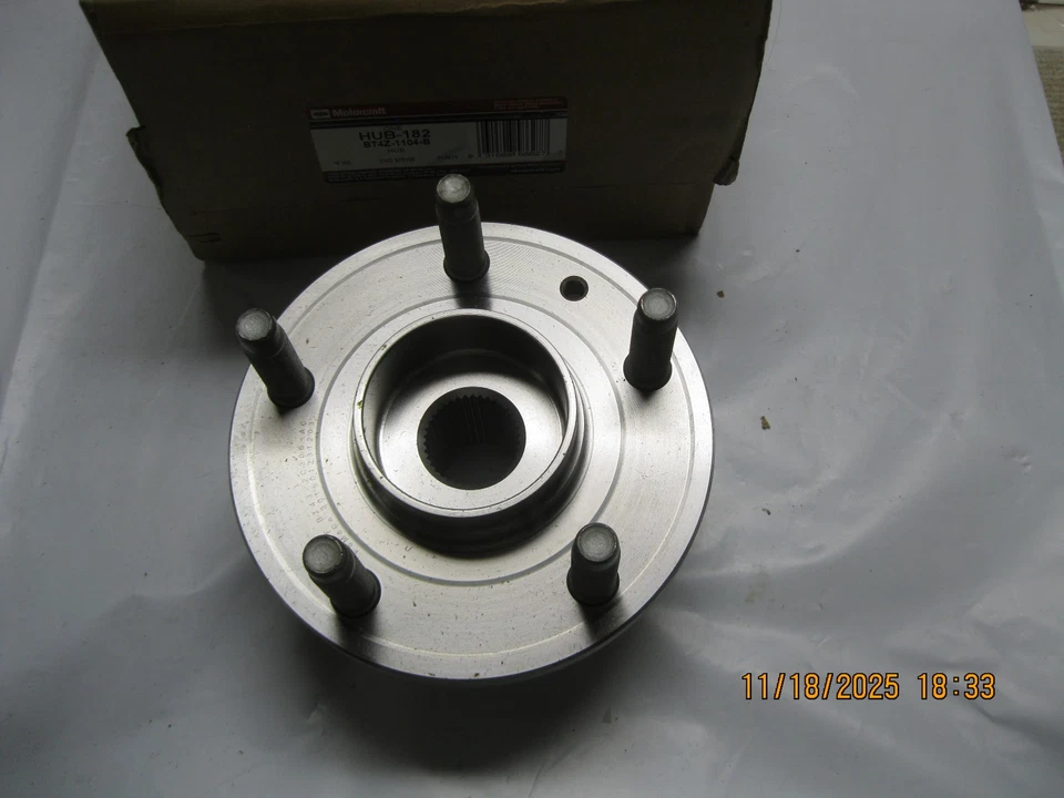 Wheel Hub Motorcraft HUB-182 BT4Z-1104-B Foto 1 de 4