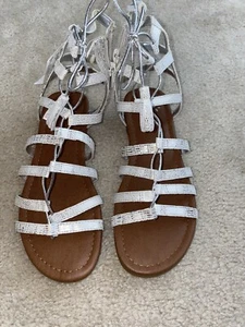 NWT White W/ Silver Designs Justice Gladiator Sandals Size 4 Girl Youth - Picture 1 of 4