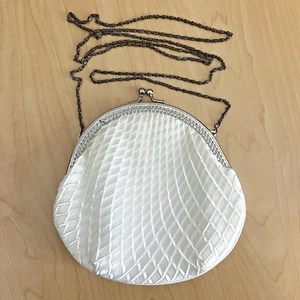 Purse Evening Bag Crossbody Clutch Pleated Cream Satin Kiss Lock Clamshell Chain - Picture 1 of 5