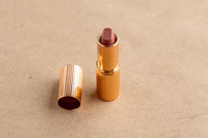 CHARLOTTE TILBURY Matte Lipstick "Pillow Talk" 0.03oz MINI - Picture 1 of 3