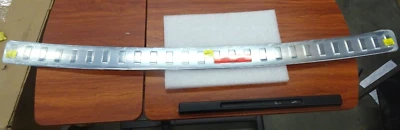 NOVO FABRICANTE DE EQUIPAMENTO ORIGINAL 2017-2020 Nissan Rogue protetor de para-choque traseiro cromado 999B1-G500A - Imagem 1 de 4