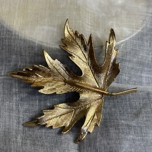 Vintage Gold Tone Leaf 2-1/4" Brooch Pin Jewelry VA-71 - Picture 1 of 5